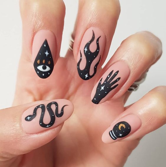 manicura serpiente negra ;Manicuras para abrir tu tercer ojo de bruja y alejar las malas vibras