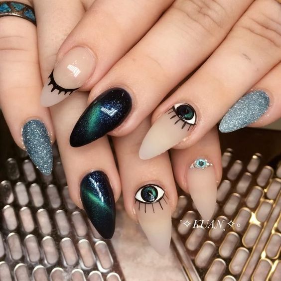 Manicura en tono verde ;Manicuras para abrir tu tercer ojo de bruja y alejar las malas vibras