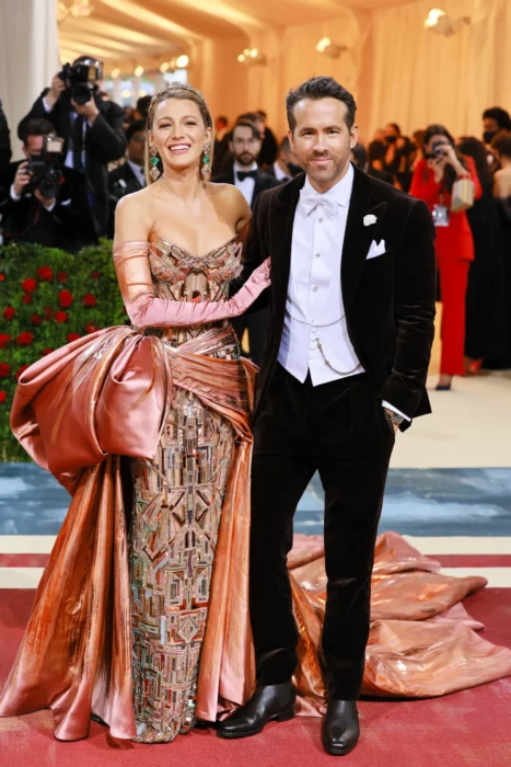 Blake Lively y Ryan Reynolds ;Outfits que nos dejaron boquiabiertos en la MET Gala 2022