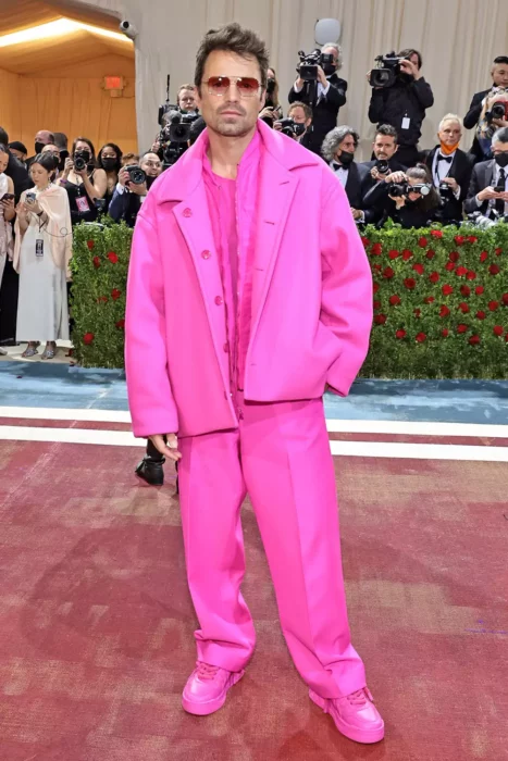 Sebastian Stan; Outfits that left us speechless at the MET Gala 2022 (32)
