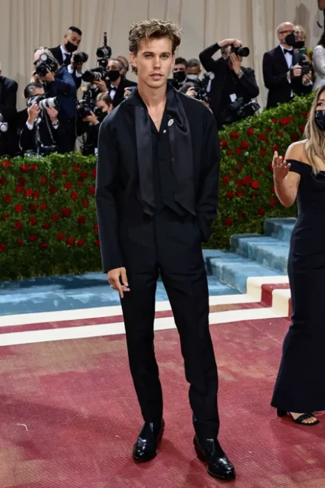 Austin Butler ;Outfits que nos dejaron boquiabiertos en la MET Gala 2022