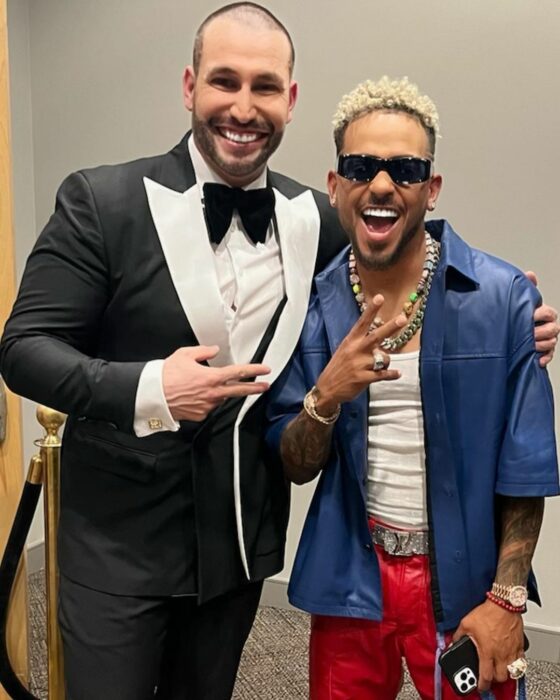 Actor Rafael Amaya next to the singer Ozuna 