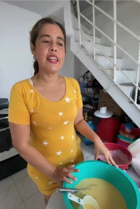 Repostera colombiana Marce, criticada en redes por un pastel de Mickey Mouse fallido 