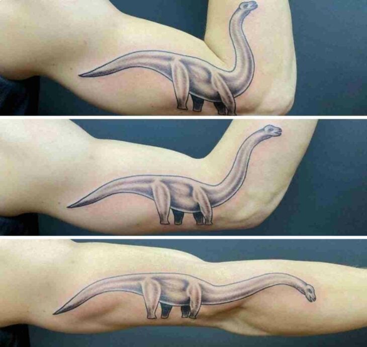 Tatuaje de un dinosaurio en una parte del brazo 