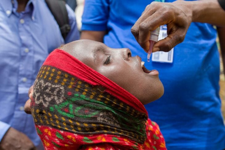 Campaña de vacunación contra polio en África