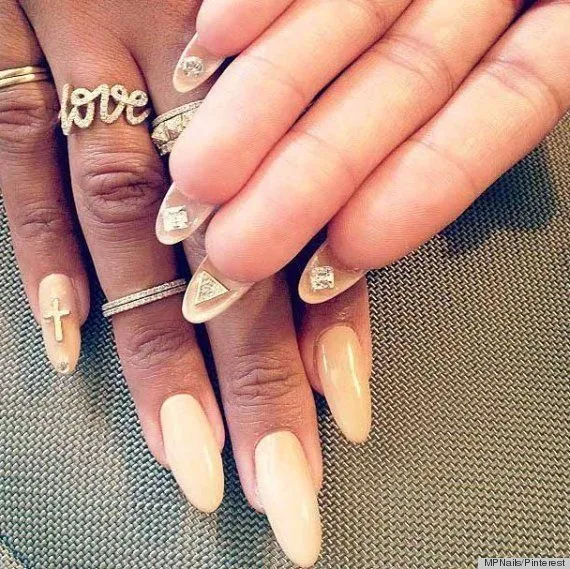 manicure with rhinestones; 12 beautiful ideas to wear a double view manicure