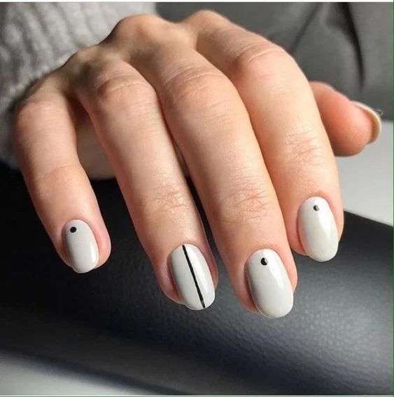 dots and line; Nails with dots that you can do at home