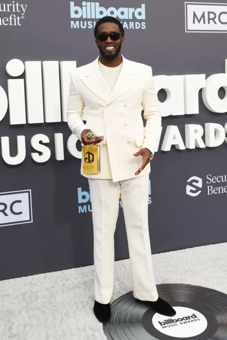 Sean "Diddy" Combs ;los mejores looks de la alfombra roja en los Billboard Music Awards 2022
