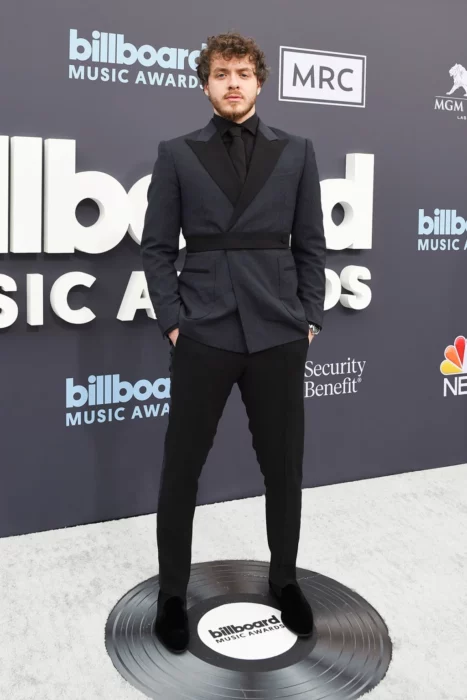 Jack Harlow ;los mejores looks de la alfombra roja en los Billboard Music Awards 2022