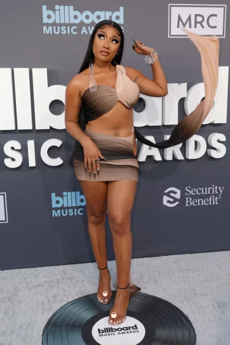 Megan Thee Stallion ;los mejores looks de la alfombra roja en los Billboard Music Awards 2022