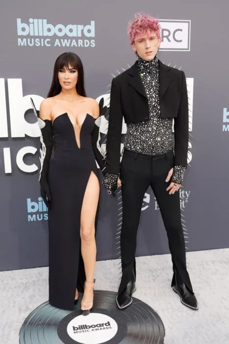 Megan Fox y Machine Gun Kelly  ;los mejores looks de la alfombra roja en los Billboard Music Awards 2022