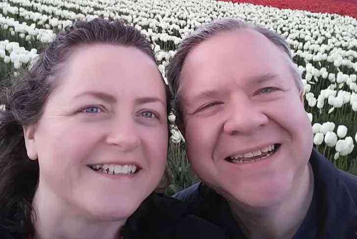 selfie de la pareja que se fue a vivir a bordo de un crucero