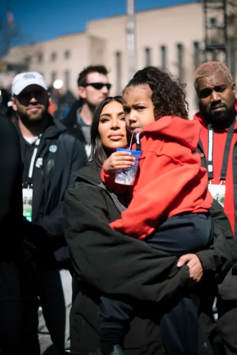 Kim Kardashian y su familia en manifestación a favor del control de armas en Washington, D.C.