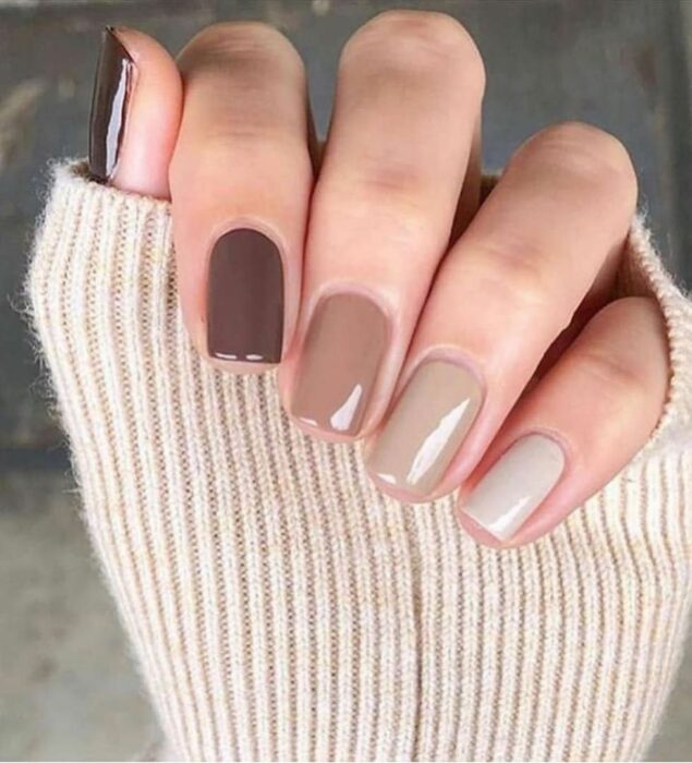 uñas cortitas con gelish en diferentes tonos de café 