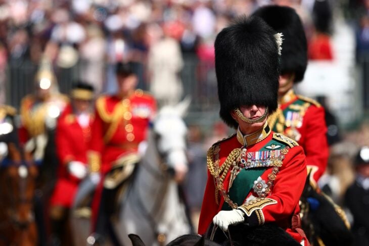 El Príncipe Carlos de Gran Bretaña, Príncipe de Gales, en su papel de Coronel de la Guardia Galesa