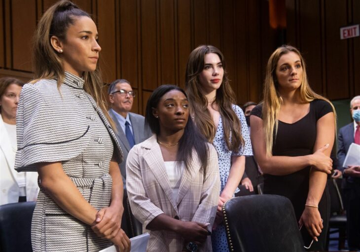 Las gimnastas estadounidenses Simone Biles, McKayla Maroney, Aly Raisman y Maggie Nichols testifican en el Capitolio en septiembre