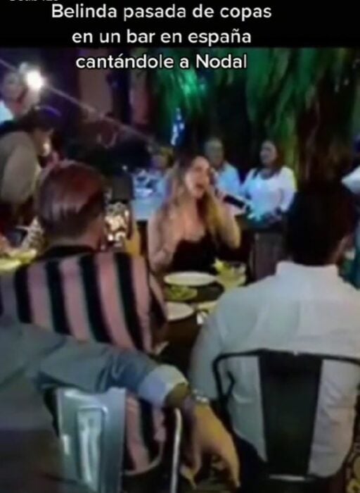 captura de pantalla del supuesto video en el que Belinda canta de despecho en un Bar de España