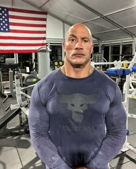 Dwayne Johnson "La Roca" en el gimnasio 