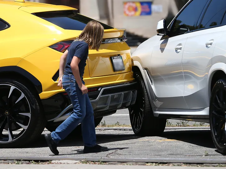 El hijo de Ben Affleck, de 10 años, provoca accidente y choca un Lamborghini