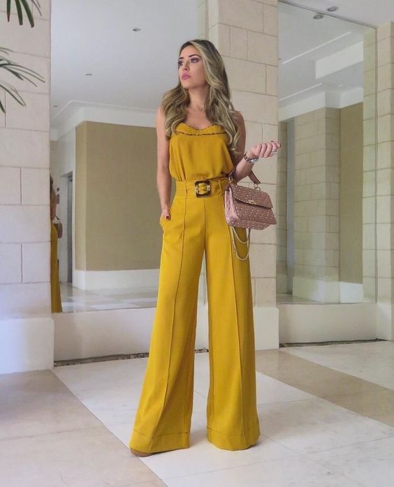 jumpuits color mostaza; 14 Jumpsuits para olvidarte del clásico vestido de graduación