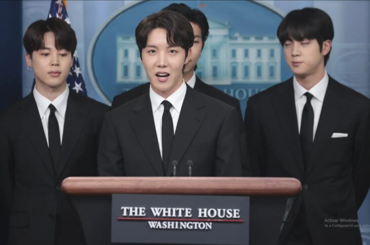 Jung Hoseok (J-Hope) habla en una rueda de prensa de la Casa Blanca