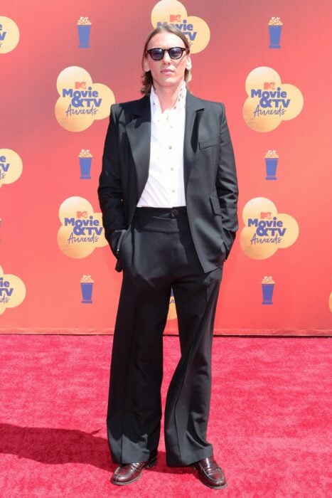 Jamie Campbell Bower Los mejores looks en la alfombra roja de los MTV Movie & TV Awards