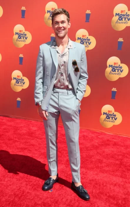 Taylor John Smith Los mejores looks en la alfombra roja de los MTV Movie & TV Awards