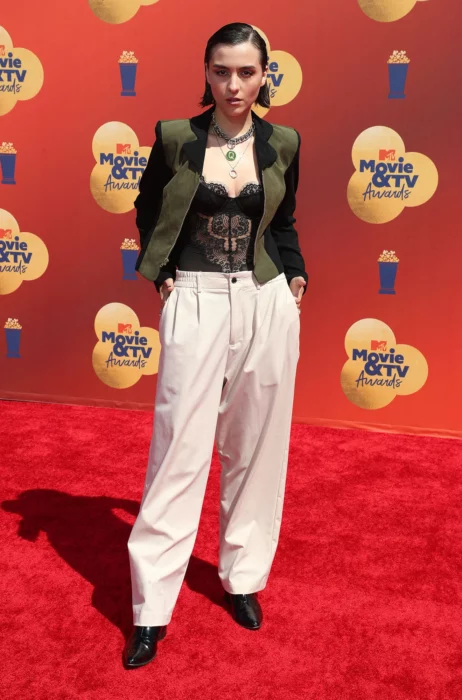 Quinn Shephard Los mejores looks en la alfombra roja de los MTV Movie & TV Awards