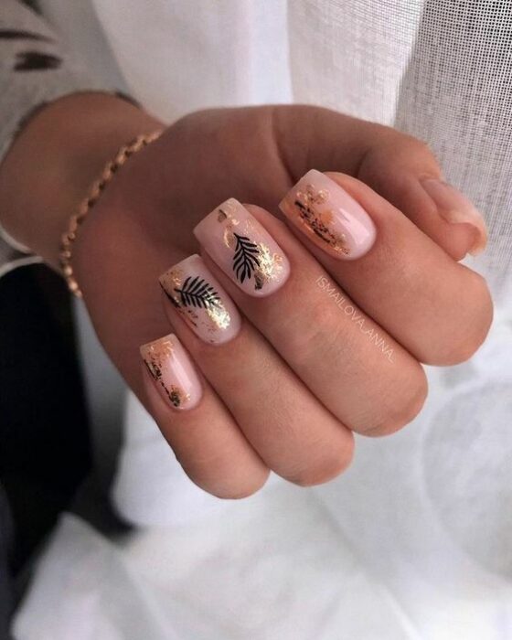 palmeras ;14 Ideas para llevar una manicura rosa y dorado con glamur