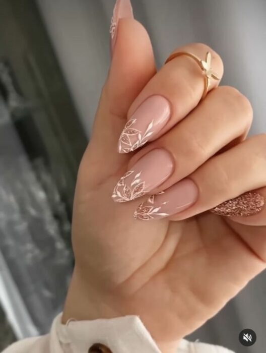 stickers rosas ;14 Ideas para llevar una manicura rosa y dorado con glamur