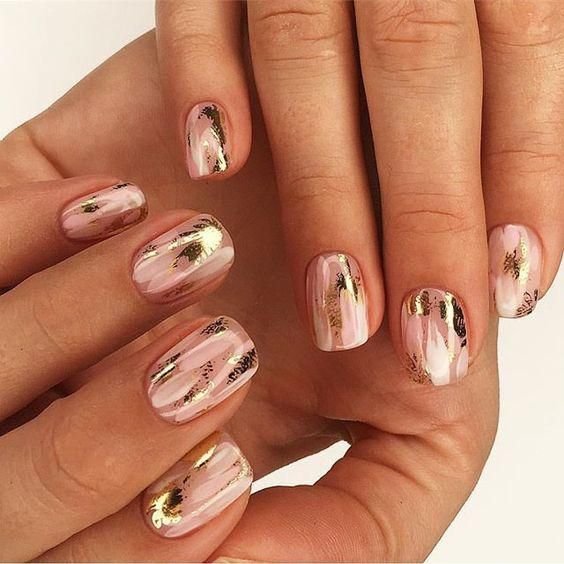 pinceladas ;14 Ideas para llevar una manicura rosa y dorado con glamur