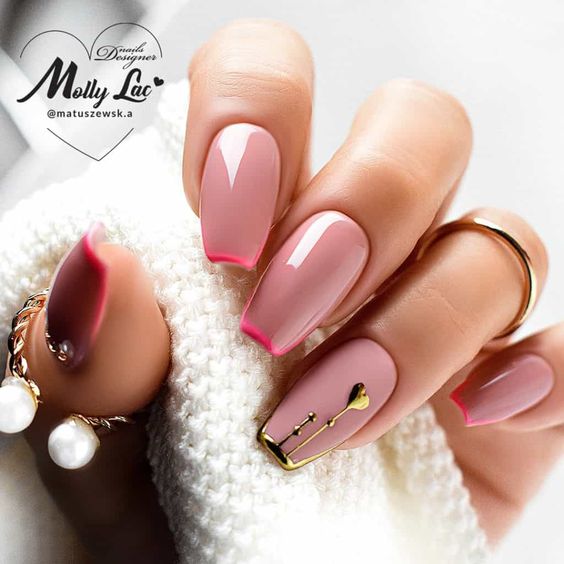 corazones ;14 Ideas para llevar una manicura rosa y dorado con glamur