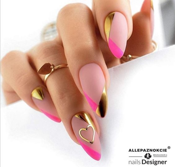 tono fluorescente ;14 Ideas para llevar una manicura rosa y dorado con glamur