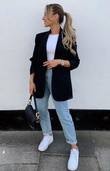 blazer negro ;15 Outfits para la mamá más linda del universo 