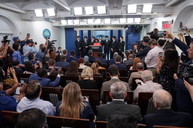 BTS en una rueda de prensa de la Casa Blanca