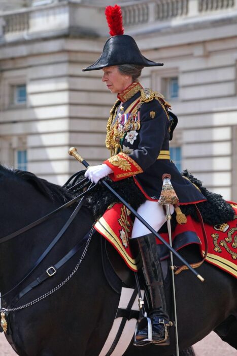 La princesa Ana, en su papel de Coronel de los Blues and Royals durante el Trooping the Colour