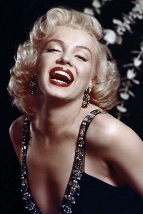 Monroe con labios rojos