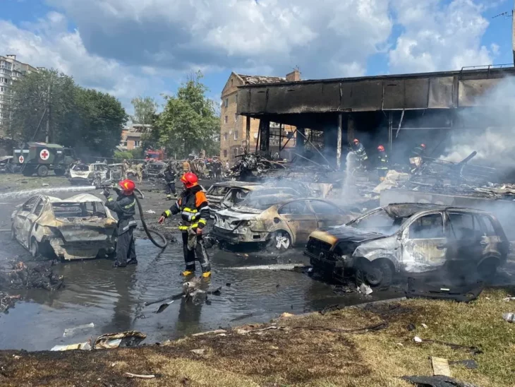 Bombardeos rusos dejan al menos 12 fallecidos en Vinnytsia