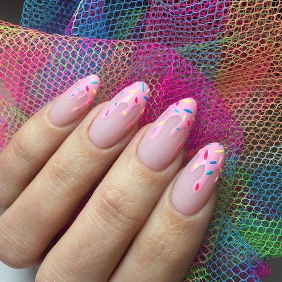 dona ;13 Ideas para darle un giro cool a tu clásica manicura francesa