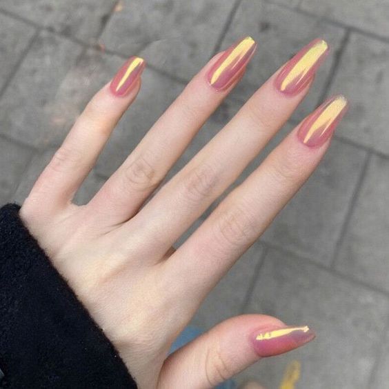 naranja ;13 Lindas manicuras de efecto espejo que te encantarán