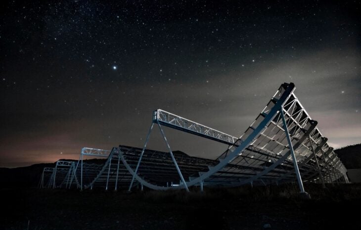 Radiotelescopio llamado Canadian Hydrogen Intensity Mapping Experiment