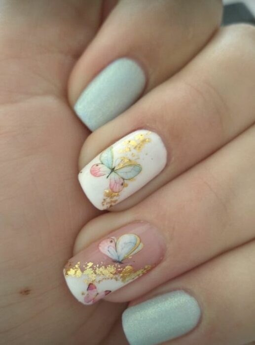 uñas con mariposas