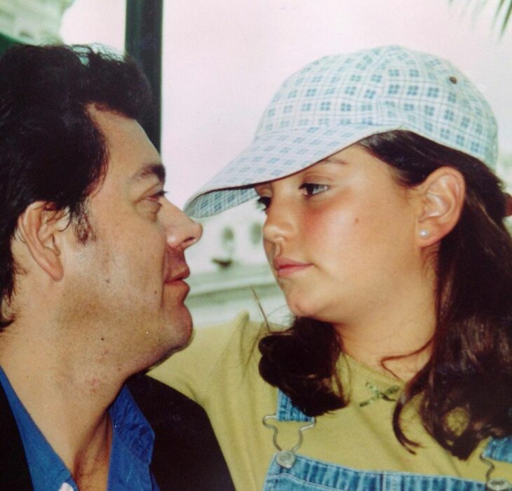 Roberto y Regina de niña 