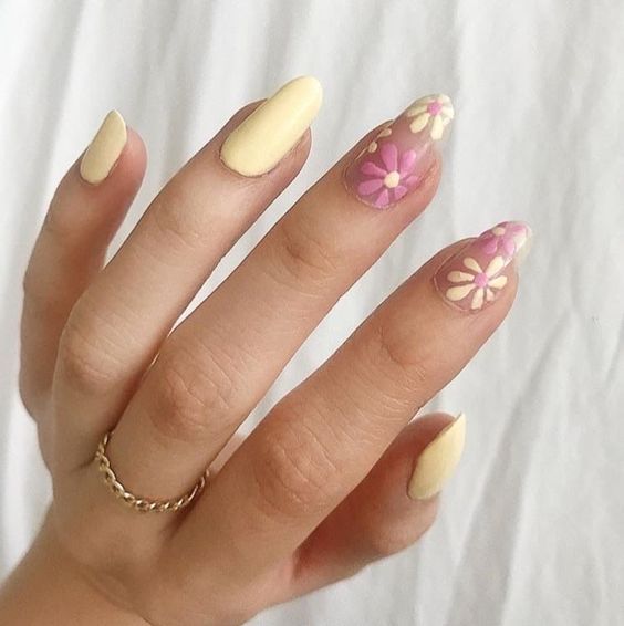 uñas con florecitas