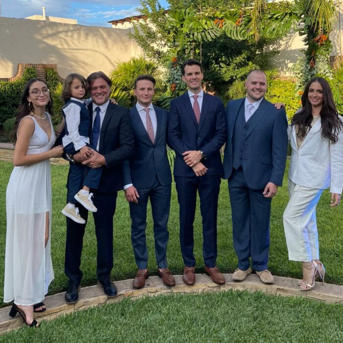 Fotografía del actor Renpé Strickler en la boda de su hijo Yannick 