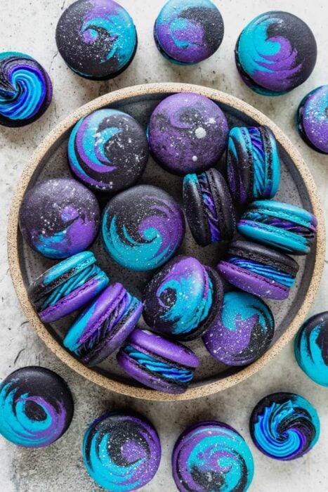 galletas con diseños y colores de la galaxia 