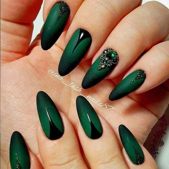 15 Divinas manicuras en tono verde que toda bruja aprobaría 