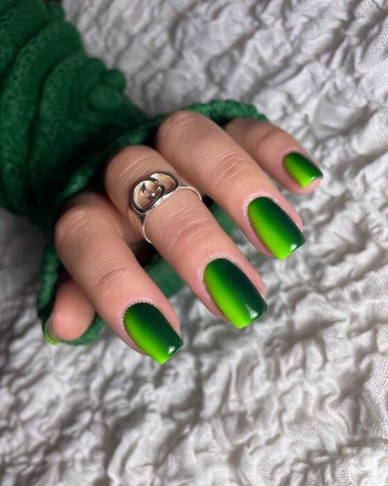 15 Divinas manicuras en tono verde que toda bruja aprobaría 