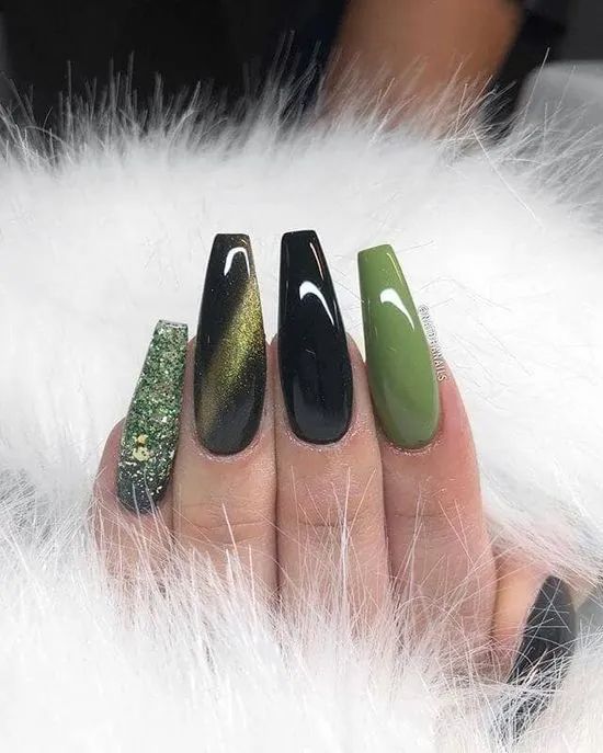 15 Divinas manicuras en tono verde que toda bruja aprobaría 