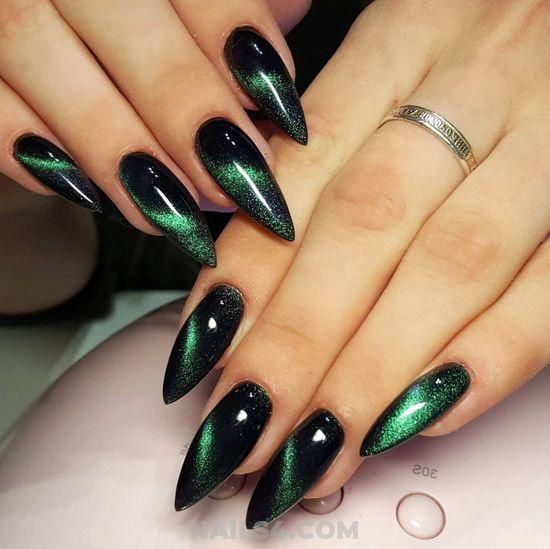 15 Divinas manicuras en tono verde que toda bruja aprobaría 